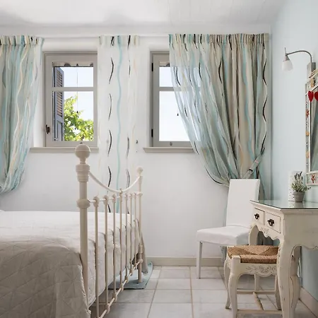 Kohyli By Meditera Isterni (Paros)